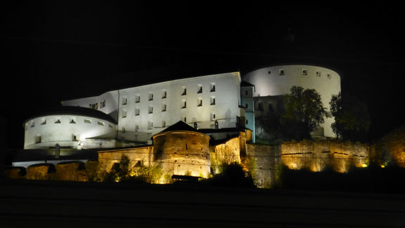 Festung Kufstein bei Nacht